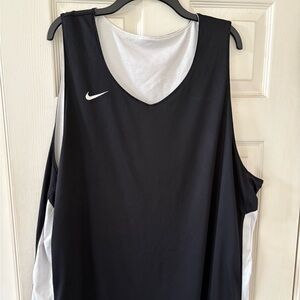 Used Nike Reversible tank size 3XL